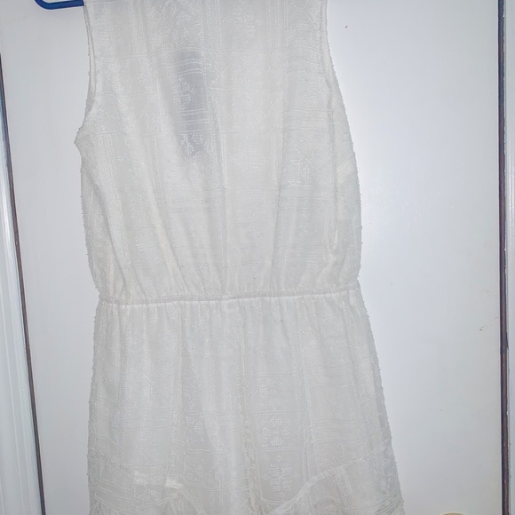 Adorable white romper - Picture 8 of 9